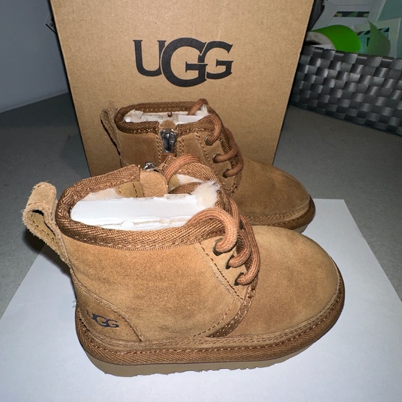 UGG Kids Tan Boots - Picture 3 of 14